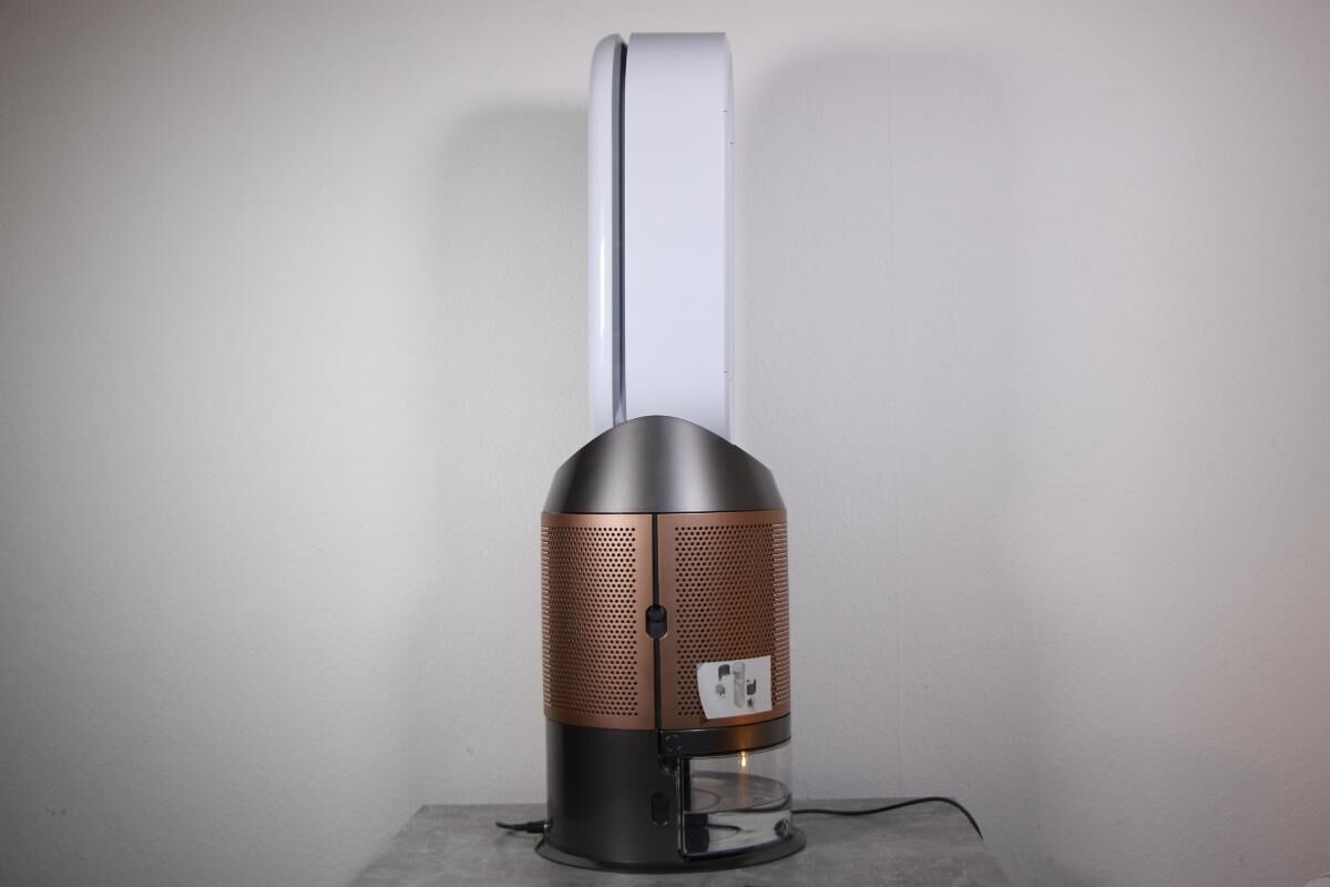 Ein Ventilator mit Wasser ist im Test zu sehen.